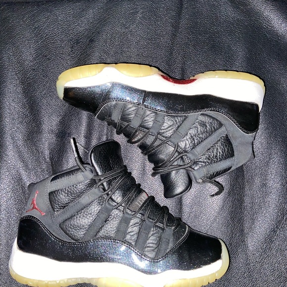 Jordan 11’s Retro “72-10” Size 5.5 - Picture 2 of 4